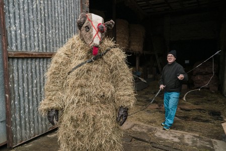 na zdjęciu ludowy niedźwiedź. Kliknij, aby powiększyć zdjęcie.